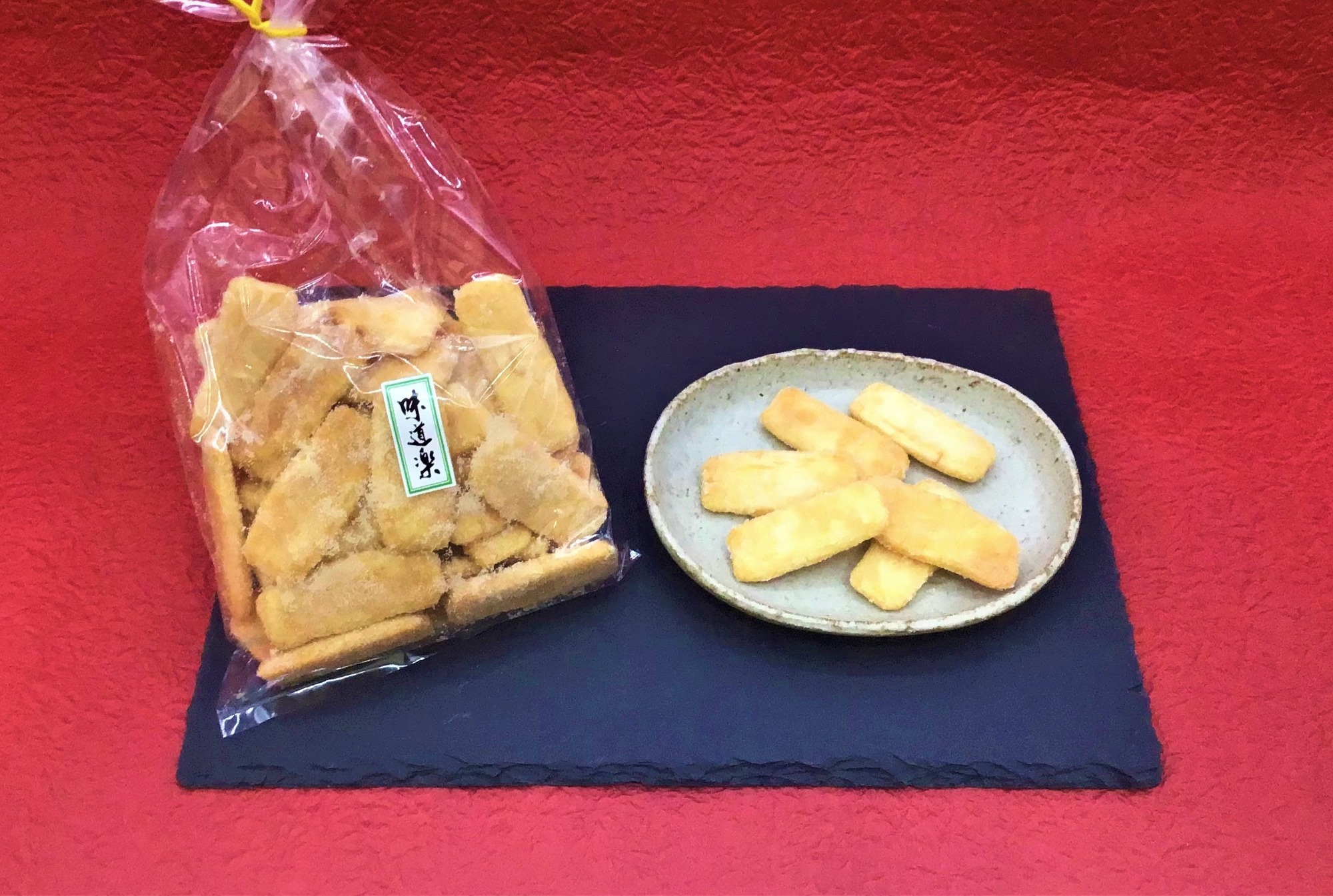 甘辛小丹&nbsp;（さとうをまぶした軽いおかき）&nbsp;400円（税込み）105㌘